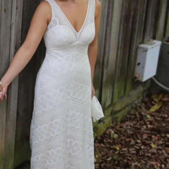 Wtoo Lace and Silk underlay Ivory Wedding Dress - Picture 13 of 13